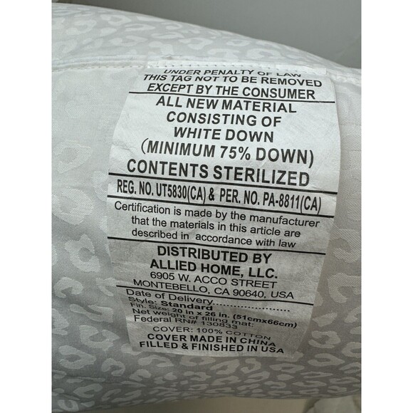 CosmoLiving by Cosmopolitan Leopard White Down Standard Pillow NWT - Picture 8 of 8